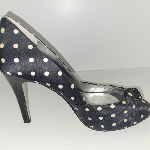 Guess polka dot  shoes size 8 - Picture 1 of 4